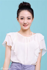 组图：徐璐夏季风甜美写真嘟嘴卖萌