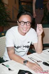 组图：郑中基明年开电影制作公司 钱都自己管