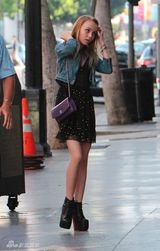 组图：德普15岁女儿进娱乐圈 清纯萝莉爱扮性感