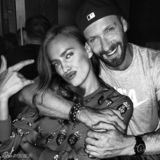 组图：C罗女友伊莲娜蓝颜多 搂裸男合影不避讳