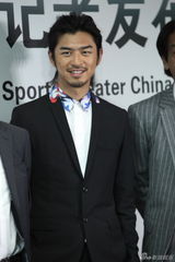 组图：陈柏霖引领行业创新 帅气亮相发布会