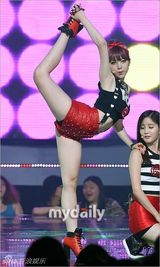 组图：f(x)首秀新歌 海盗造型冷艳性感