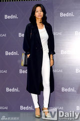 组图：高佑丽出席活动 内衣外露性感十足