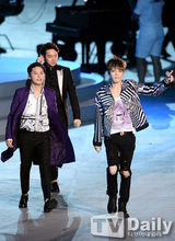 组图：鸟叔朗朗跨界合作 JYJ热唱亚运主题曲