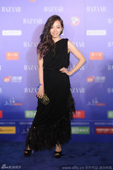 【星装对对碰vol.003】张靓颖羽毛裙撞衫陈慧琳