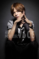 组图：至上励合拍时尚大片 显露熟男气质