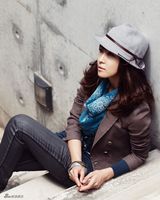 高清组图：河智苑秋装写真 妆容精致干练成熟