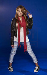 幻灯：麦莉-赛勒斯认准休闲着装 写真诠释美式靓女