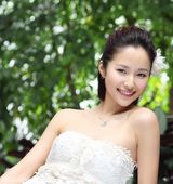 高清图：江一燕展现文艺范儿 讲述青春的快乐和忧伤