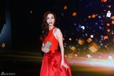 组图：微博之夜红毯 张萌红裙露背性感妩媚