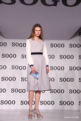 组图：时尚篇春夏服装汇演 张彤吴妍君周莹走秀