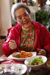 组图：《家有喜妇》曝剧照 打造家庭剧时尚范