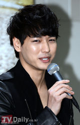 组图：韩星洪雅凛主演《蔘生》开座谈会