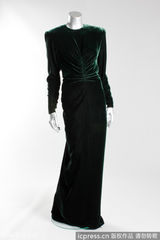 组图：戴妃生前10套经典礼服拍出800万天价