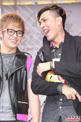 组图：MP魔幻力量签唱会 曝成员遭女粉丝抓下体