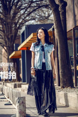 明星爱街拍：贾青轻薄装出街 春光明媚秀甜美