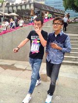 组图：文章低调筹划复出 与谢霆锋自拍心情好