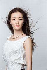 组图：陈一玲初秋时尚写真曝光 展现独特气质