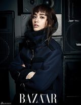 组图：Nana又穿新衣 另类时尚头发似剪坏