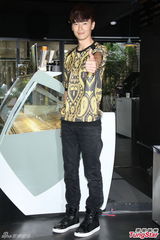 组图：瞿导力拼收视 不惜出卖郑元畅露毛画面