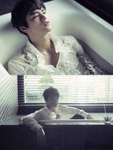 组图：徐仁国拍写真 调皮表情秀可爱男人味