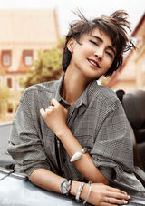 组图：张歆艺超跑上拍写真 欧美范极致魅惑