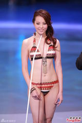 组图：港姐泳装环节吸睛 挺美乳扭蛮腰热辣辣