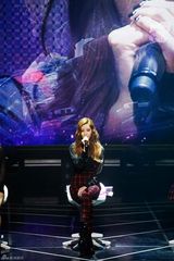 独家：少女时代TTS热辣献唱 下叉劈腿秀舞功