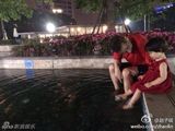 组图：赵子琪晒温馨主妇生活 路金波带女儿玩耍