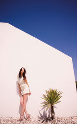 组图：九头身美女菜菜绪走红 极致诱惑露大长腿