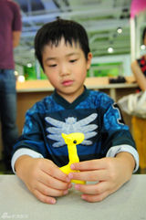 曹格儿女玩嗨：姐姐被玩具丑哭哥哥变怪兽