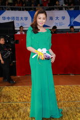 组图：大影节闭幕式 汤唯红裙知性王丽坤温婉