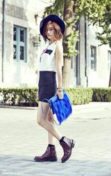 组图：刘云(刘芸)自由随性街拍 露率真女人味儿