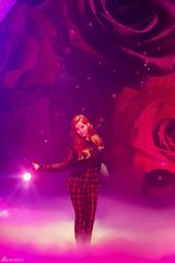 独家：少女时代TTS热辣献唱 下叉劈腿秀舞功