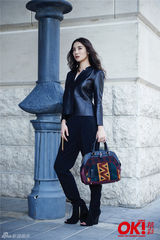 组图：小宋佳街拍展酷美范儿 包臀红裙美艳动人