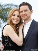 组图：《孤独情事》记者会 杰西卡依偎麦卡沃伊