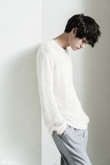 组图：韩星郑俊英拍写真 眼神犀利时尚帅气