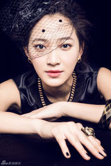 组图：秦子越曝最新写真 黑纱遮面透显高贵气质
