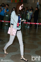 组图：少女时代赴日现身机场 休闲便衣美丽无敌