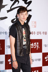 独家高清：金泰熙权相佑大咖齐捧场宋承宪新片