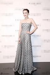 组图：高圆圆梅婷宋佳受邀出席时尚晚宴