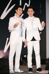 组图：歌手林昕阳发片 黄晓明“情侣装”助阵