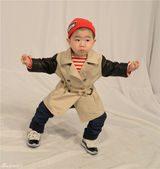 组图：女神的新衣迎小眼正太 脱裤子卖萌走秀