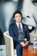 独家高清：金起范上海会粉丝 回归歌手身份催泪