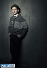 组图：蝙蝠侠前传《哥谭》新剧照 戈登揍企鹅人