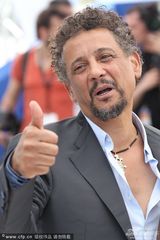 组图：《廷巴克图》女主演着民族服饰别具风情