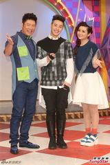 组图：潘玮柏变身专业球评 怕再引来网友论战