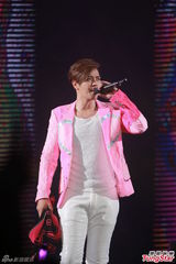 组图：萧亚轩携新欢看罗志祥巡演 小猪力挺星爷