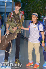 组图：UEE与Niel赴迪拜拍摄《丛林法则》