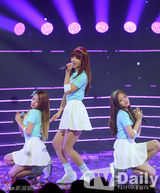 组图：infinite等献唱表演 EXO-K缺席仍夺冠